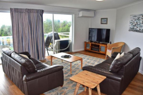 Ocean Shores Apartment 14 - Bring your own linen.